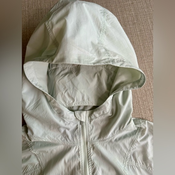 Lululemon Women's Lightweight Packable Jacket, Water-Repellent Windbreaker - Picture 5 of 16